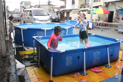 Piscina. Son  una opción para divertirse, pero representan desperdicio de agua.