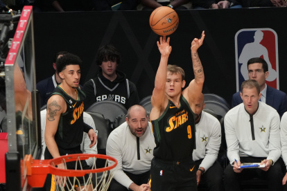 Mac McClung, estadounidense, de 24 años, se robó todos los focos de atención en el concurso donde las piruetas y canastas son las estrellas.