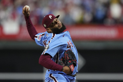 José Alvarado continuará en los Filis hasta el 2025.