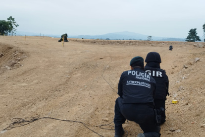 La detonación se realiza según la peligrosidad del explosivo. Si puede ser trasladado hasta el GIR se lo hace.