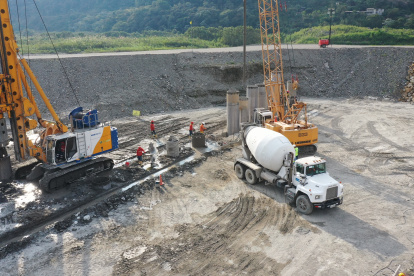 Contención. Instalación de una pantalla de protección que se ubica a 1.2 kilómetros de las obras de captación.