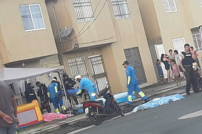 Sicariato. Dos ciudadanos fallecieron la tarde del domingo y dos mujeres quedaron heridas en este incidente.