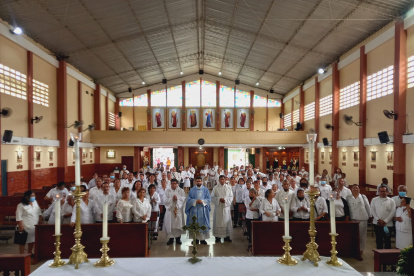Los fieles de la iglesia Cristo Rey, participan de este evento.