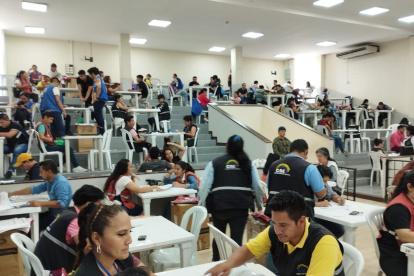 Funcionarios de, al menos, cinco delegaciones apoyan el recuento en Guayas para acelerar la conclusión del proceso.