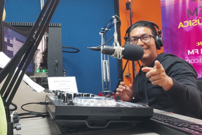 El programa se emite actualmente en Radio R98.1FM en todo Guayas.
