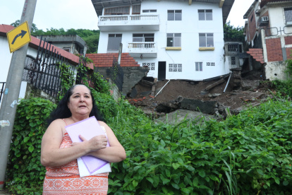 1. Vivienda. La casa quedó sin parte de su patio, tras la caída del muro en la ciudadela El Paraíso.