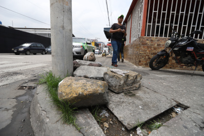 Alcantarillas. En la manzana 111 el sistema de alcantarillado no da más.