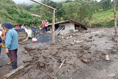 Comunidad. Así quedó la vivienda en la que se encontraba la familia que resultó afectada. El rescate duró más tiempo del esperad