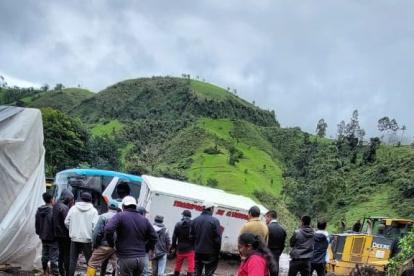 La vía Colta-Pallatanga se vio afectada.