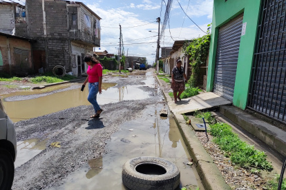 Todas las calles de la ciudadela 5 de Junio, sin excepción, están completamente anegadas.
