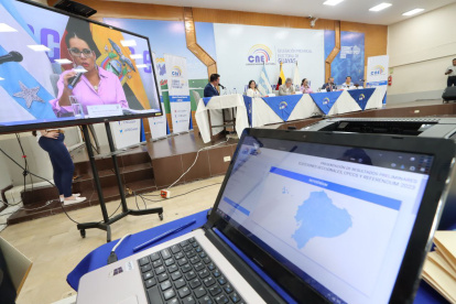 Escenario. Miembros del Consejo Nacional Electoral informaron sobre los resultados que arrojó el reconteo de votos en Guayas.