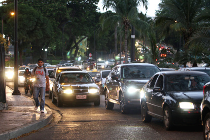 Hecho. En la avenida Las Monjas a diario hay múltiples quejas por el atasco generado en horas pico.
