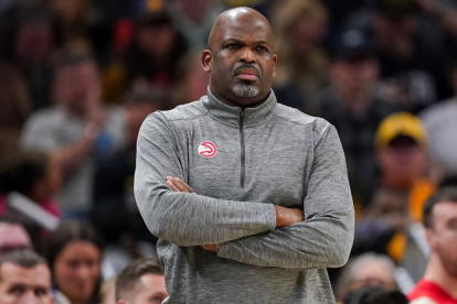 Nate McMillan deja al equipo octavo en la división del Este.