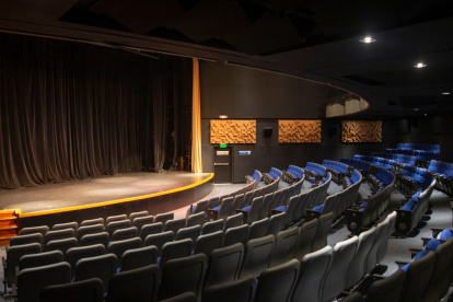 El moderador del evento es Carlos Cordovez de la Gasca González, periodista graduado del ITV.