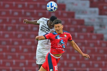 El "Nacho" empató en Quito con un gol