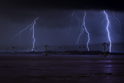 Una tormenta eléctrica azotó la madrugada de este miércoles 22 de Febrero en GYE.