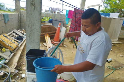 Barrios de los tres cantones de la provincia están sin agua por al menos unas cinco horas al día.