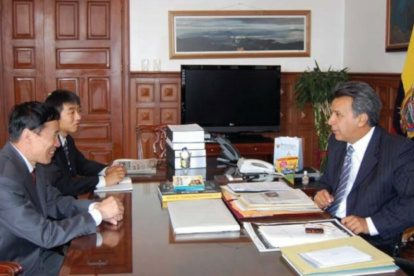 Vicepresidente. Lenín Moreno Garcés, en 2010, durante una reunión con Cai Runguo, exembajador chino, ambos sospechosos de cohecho.