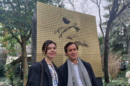 Madrid. Los gestores de esta propuesta artística y de denuncia aparecen al pie de la obra expuesta al público.