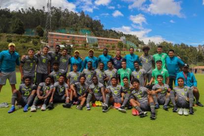 Los tres mejores de cada grupo pasarán a la segunda instancia.

Argentina se coronó campeón del último campeonato Sudamericano Sub-17, disputado entre marzo y abril de 2019 en Perú.

El Mundial Sub-17 se disputó entre octubre y noviembre de ese año en Brasil. La anfitriona Verdeamarela se quedó con la copa Sub-17 en 2019, seguida por el conjunto de México como subcampeón. Francia y los Países Bajos ocuparon el tercer y cuarto puesto, respectivamente.