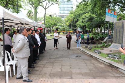 El homenaje se realizó este viernes 24 de febrero, a casi tres años del inicio de la pandemia en el país.