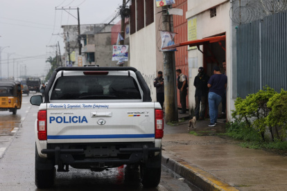 Personal de la Policía llegó al lugar para retirar el explosivo.