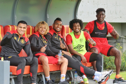 Jefferson Montero (i) es uno de los 14 refuerzos de Aucas en busca de revalidar el título de LigaPro.