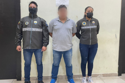 El sospechoso, Jimmy Ramírez, fue puesto a órdenes de las autoridades y las evidencias llevadas al Centro de Acopio de la Policía Judicial.