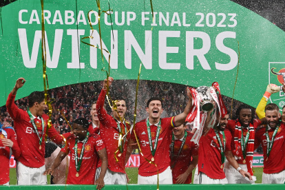 Manchester United celebra tras ganar la final de la Carabao Cup entre Manchester United y Newcastle United, en Londres
