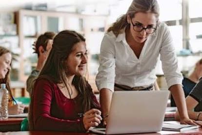 Hay quienes piensan que el rol del profesor universitario ha cambiado; y otros que estiman que lo diferente es la forma en que debe realizar su labor.