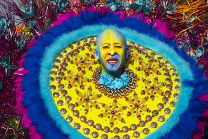 Además de sentir la satisfacción de formar parte del desfile, las comparsas grupales y personajes compiten por los premios que se otorgarán en nueve categorías y que están dotados de cantidades en metálico, cuyos ganadores se anunciarán el 16 de marzo.