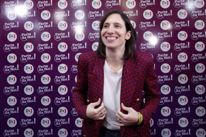 Elly Schlein, la pirmera mujer en lidera el Partido Democráctico