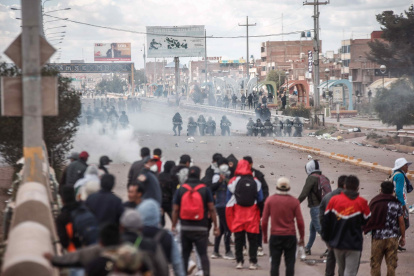 Enfrentamientos entre manifestantes y la Policía, en Juliaca (Perú), en una fotografía de archivo.