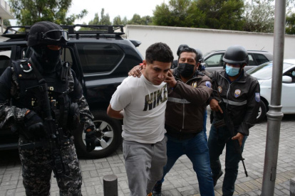 En el expediente de la investigación se detalla que, de no presentarse algún abogado en representación de Coliflor, será asistido por alguien de la Defensoría Pública. Esta disposición se da porque supuestamente, durante su encierro, él no habría encontrado forma de contactarse con sus abogados y viceversa.

En los escritos, los juristas sostienen que incluso pensaban que había sido trasladado a la cárcel de Turi, en Cuenca, pero finalmente, hace pocos días, conocieron que está en una cárcel de Guayaquil.