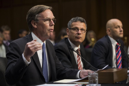 El embajador de Estados Unidos en China, Nicholas Burns (i), en una fotografía de archivo.