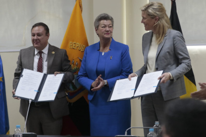 La firma del convenio de cooperación se desarrolló en Quito.