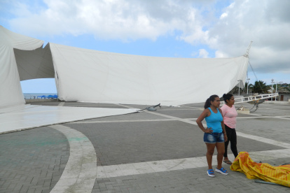 Así quedó la cubierta luego de la lluvia y viento que "ayudó" a que se desplomara.
