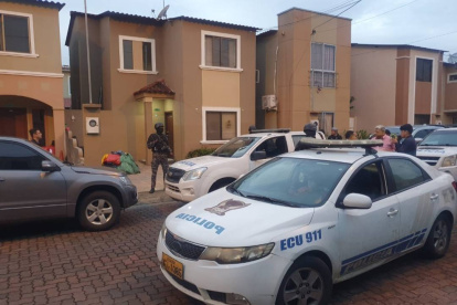 La Policía Nacional y la Fiscalía ejecutaron allanamientos en Guayaquil y en una urbanización del cantón Daule.
