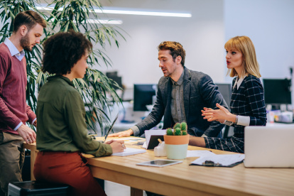 Empresas analizan el éxito de la jornada laboral de 4 horas.