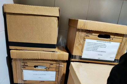 Evidencias. El pasado 10 de febrero, agentes de la Policía recopilaron evidencias en domicilios y oficinas de exfuncionarios de la estatal.