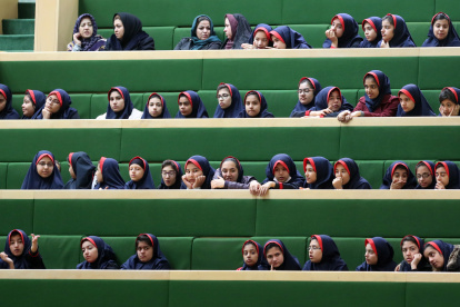 Imagen de archivo de un colegio de niñas en Teherán. EFE/ ABEDIN TAHERKENAREH