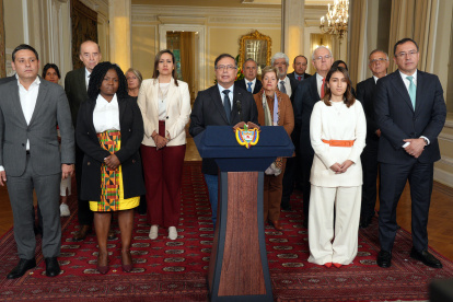 Fotografía cedida por la oficina de prensa de la Presidencia de la República del mandatario Gustavo Petro durante una alocución, hoy, en Bogotá (Colombia). EFE/Presidencia de Colombia