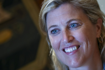 La ministra de Interior de Bélgica Annelies Verlinden habla en una entrevista con Efe, el 27 de febrero, en Quito (Ecuador).