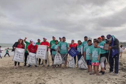 En 2022, el Colectivo Cabos, un Proyecto de Aplicación Profesional de la Universidad Casa Grande recuperó más de 2.300 kilos de basura marina
