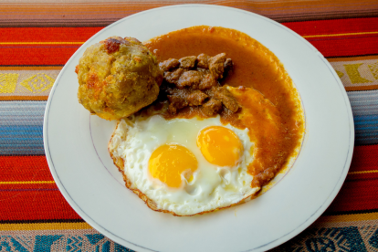 El bolón es uno de los platos típicos de Guayaquil.