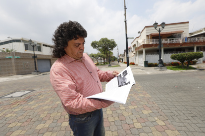Aurelio Paredes. Ha residido en el barrio toda su vida. De la época, asegura, viven allí no más de 20 vecinos.