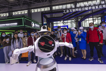 Fotografía de archivo de un robot en una feria de tecnología en China. EFE/EPA/Alex Plavevski