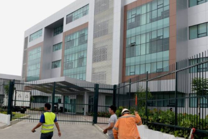 Se restringió el paso a los ciudadanos en el Hospital Guayquil