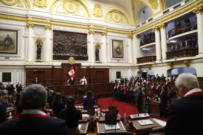 El presidente del Congreso peruano José Williams Zapata (c-i) en una fotografía de archivo