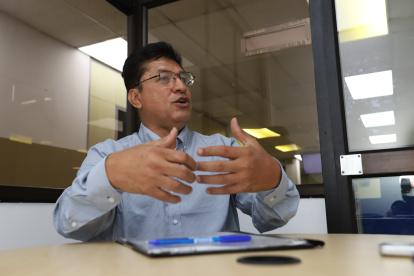 Figura. El edil durante su encuentro con EXPRESO.